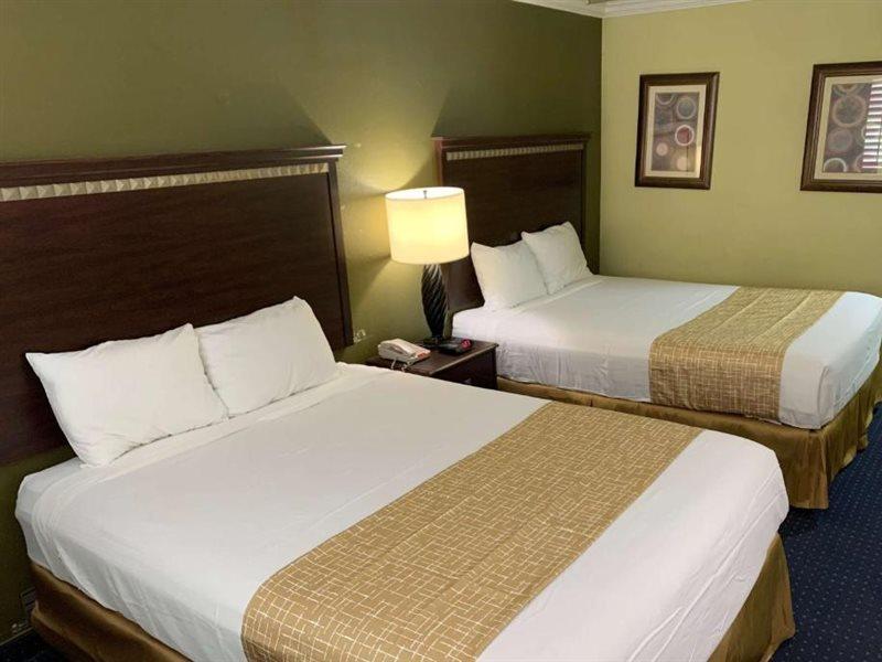 Travelodge By Wyndham Odessa Exterior photo