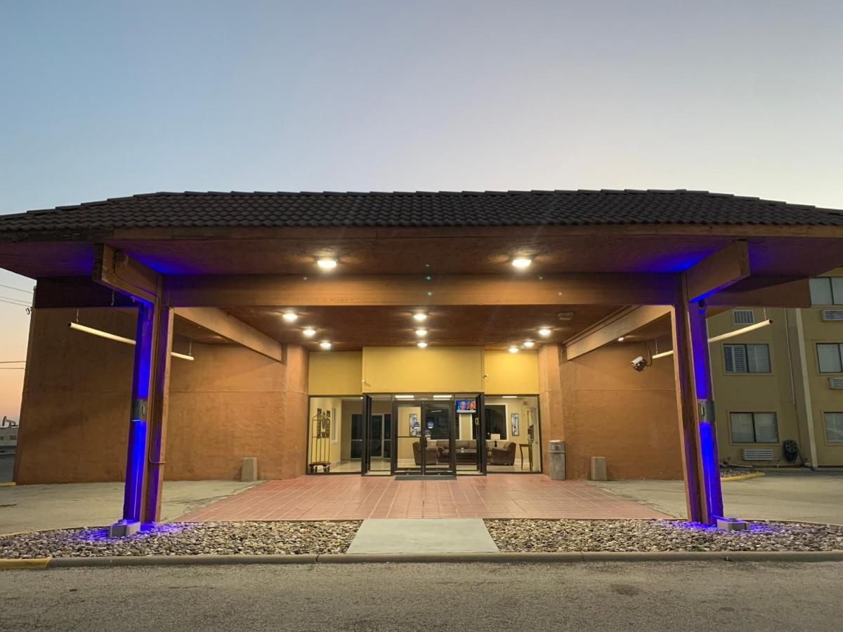 Travelodge By Wyndham Odessa Exterior photo