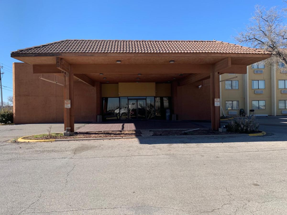 Travelodge By Wyndham Odessa Exterior photo