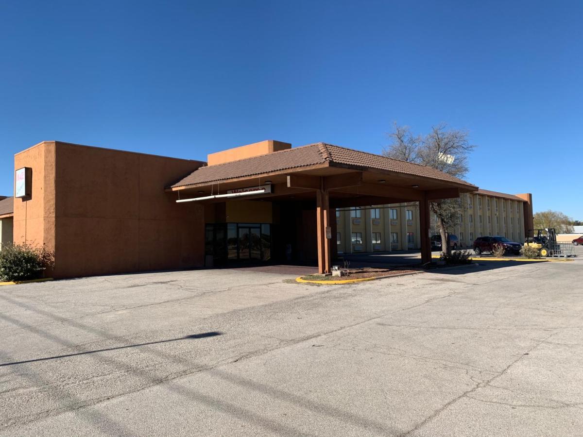 Travelodge By Wyndham Odessa Exterior photo